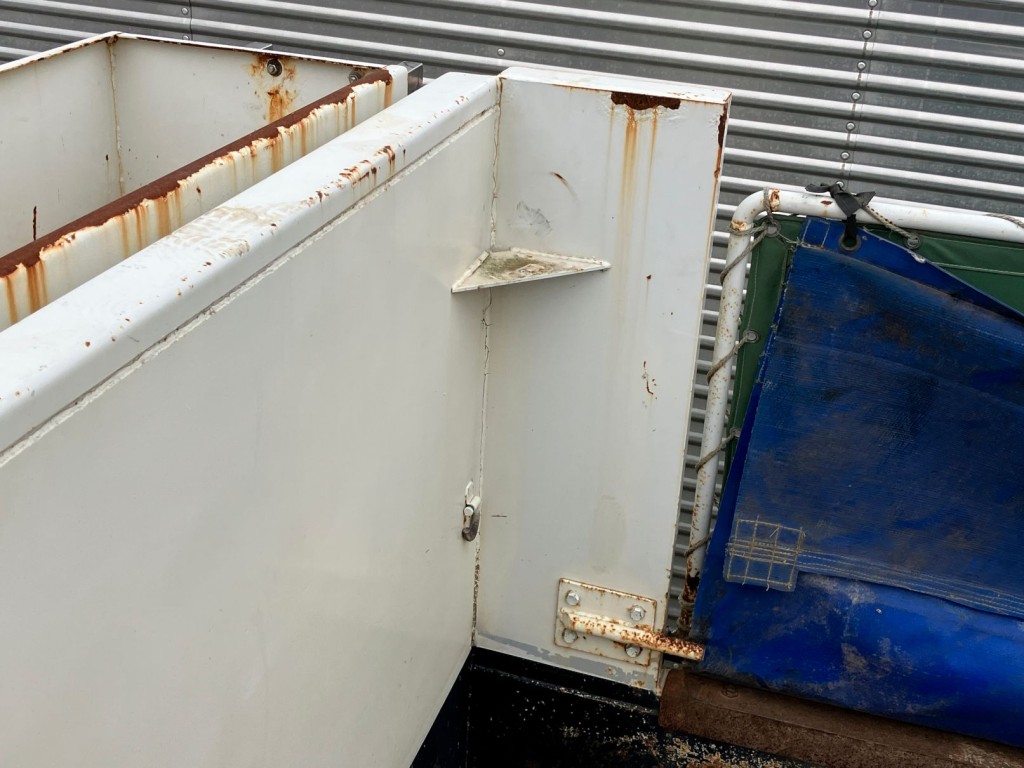 荷台作業灯が欠品しています。|コダイラ KFL32改の写真35