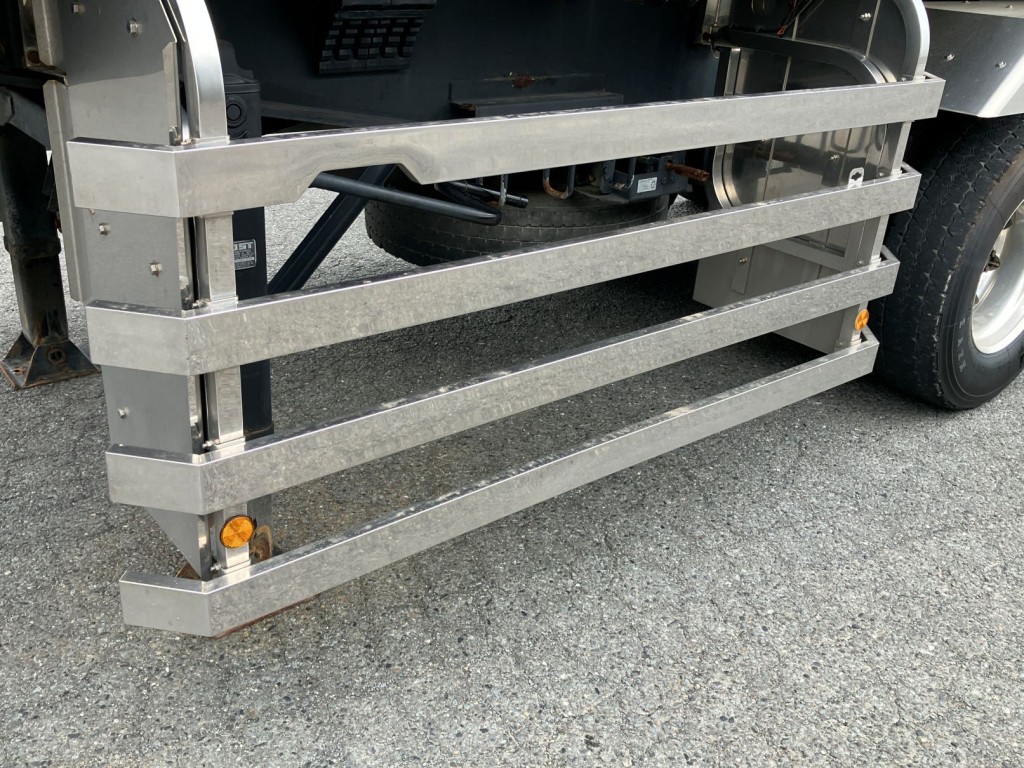 サイドバンパーに少し凹みがあります。左右にあります|コダイラ KFL32改の写真47