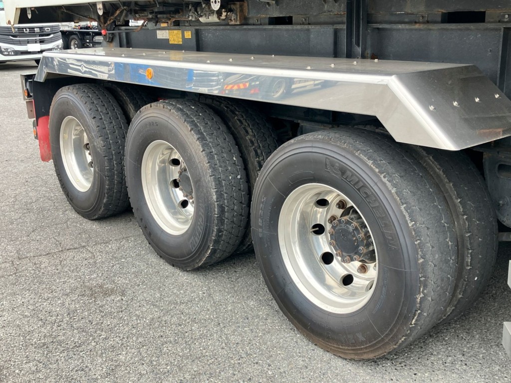 リヤフェンダーに少しキズ・凹みがあります。左右にあります|コダイラ KFL32改の写真48