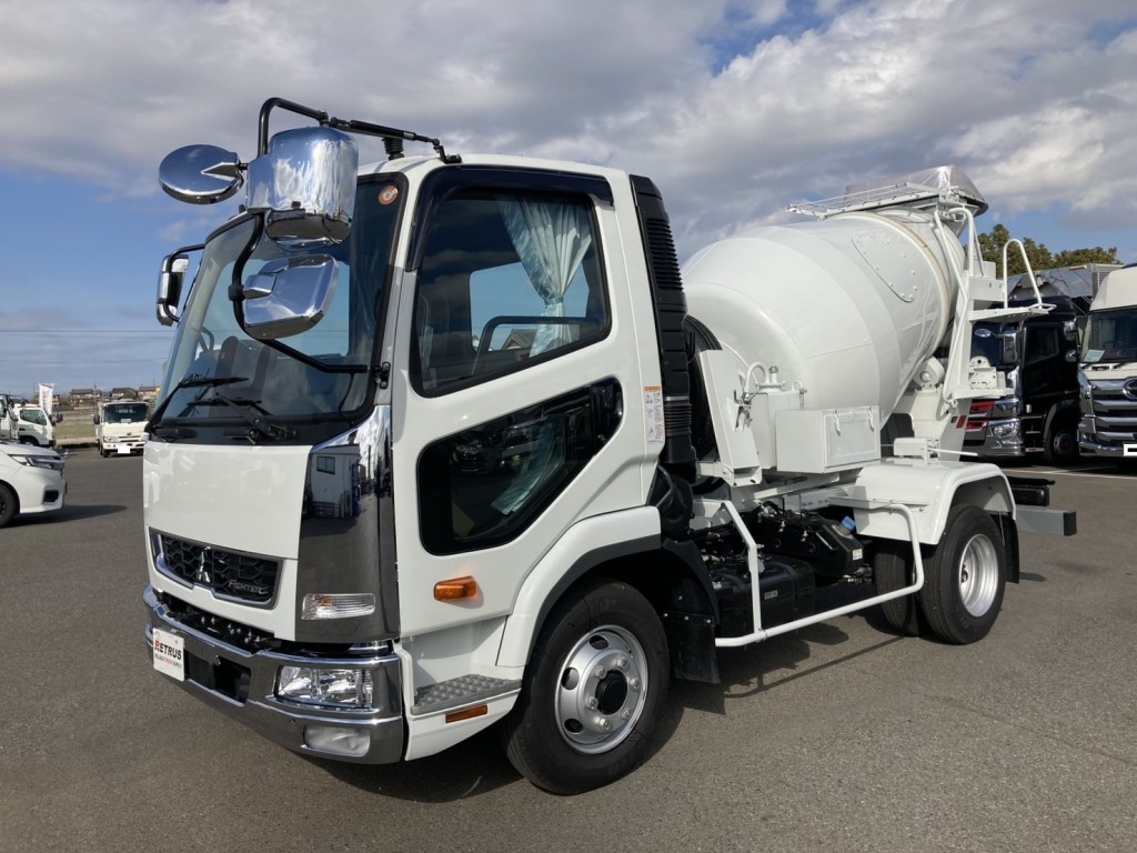 小回りの利くショートキャブの未使用4トンミキサーです。|三菱 ファイター 2KG-FK72F(2WD)の写真1
