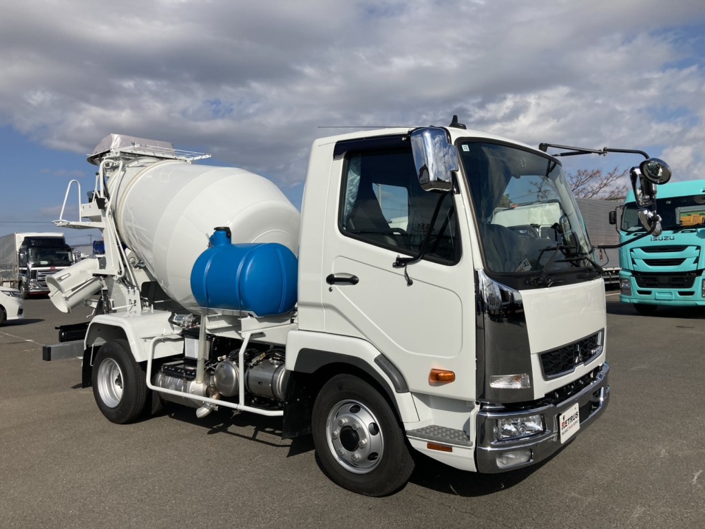 小回りの利くショートキャブの未使用4トンミキサーです。|三菱 ファイター 2KG-FK72F(2WD)の写真2