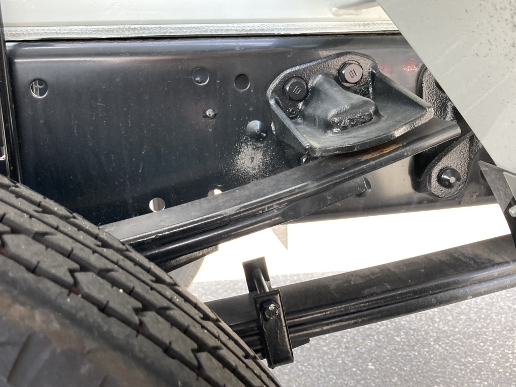 シャーシとスプリングの状態です。|三菱 ファイター 2KG-FK72F(2WD)の写真6