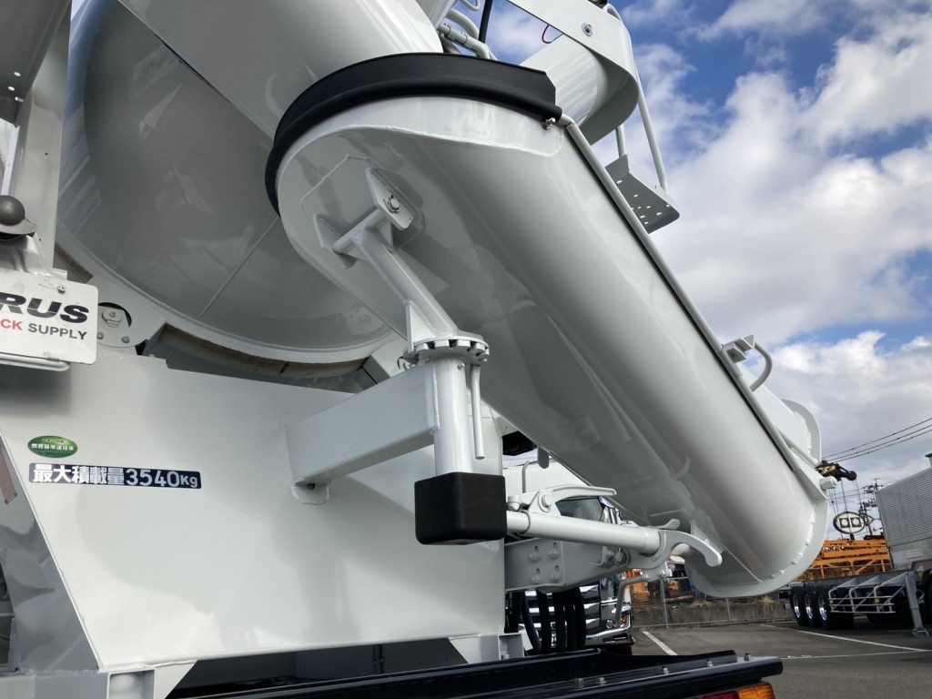 シューター裏の状態です。|三菱 ファイター 2KG-FK72F(2WD)の写真20