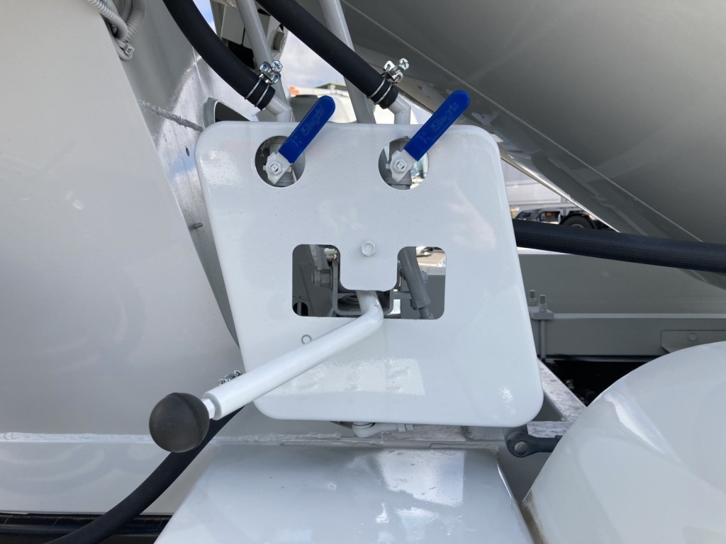 左側操作レバーです。|三菱 ファイター 2KG-FK72F(2WD)の写真21