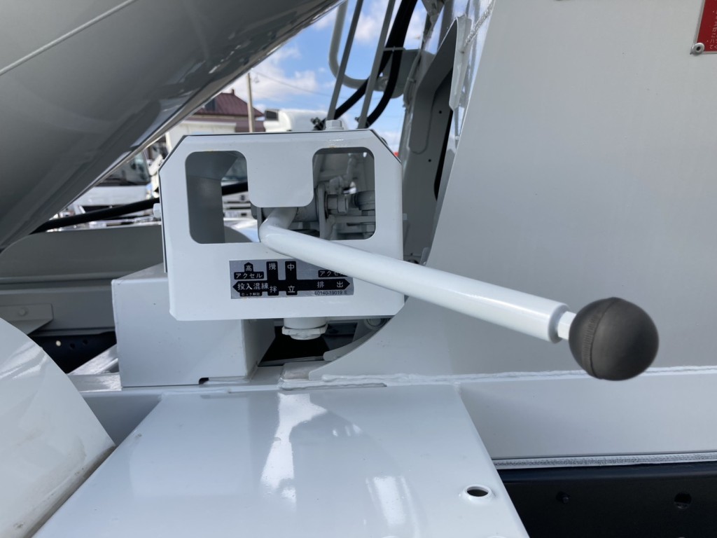 右側操作レバーの状態です。|三菱 ファイター 2KG-FK72F(2WD)の写真22