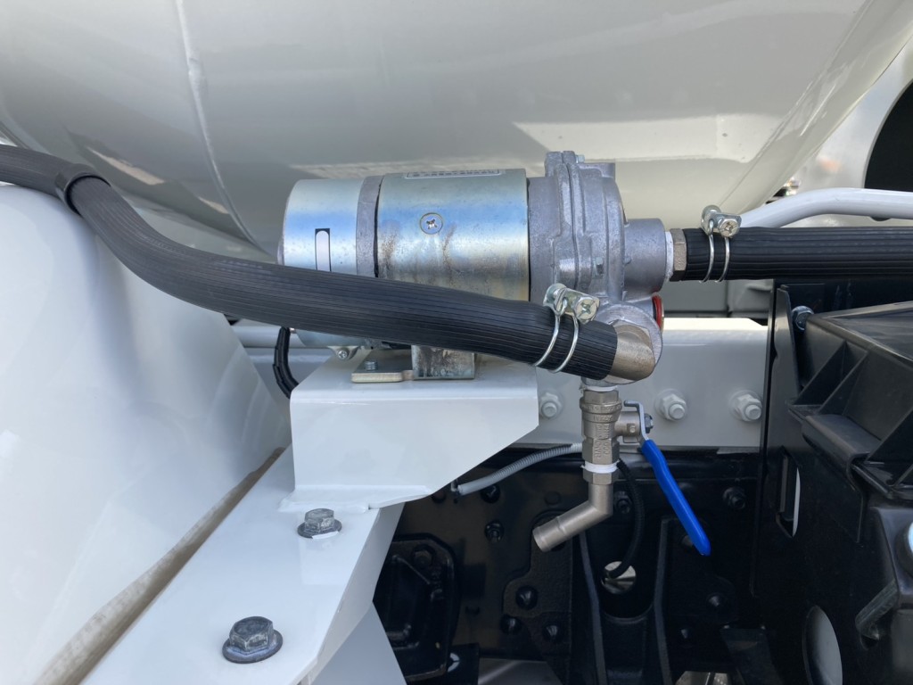 水ポンプモーターです。|三菱 ファイター 2KG-FK72F(2WD)の写真24