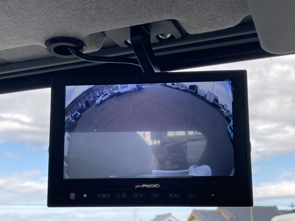 リアモニターです。|三菱 ファイター 2KG-FK72F(2WD)の写真37