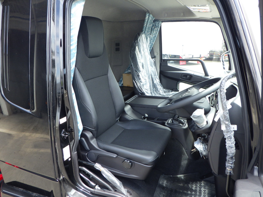 乗車定員は２名です。|三菱 ファイター 2KG-FK62FZの写真6