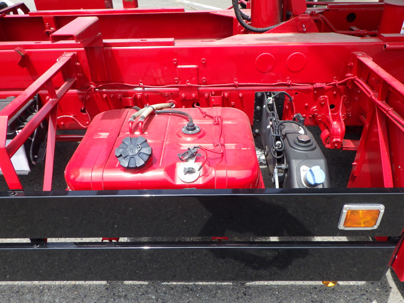 燃料タンクは１００Lです。|三菱 ファイター 2KG-FK62FZの写真24