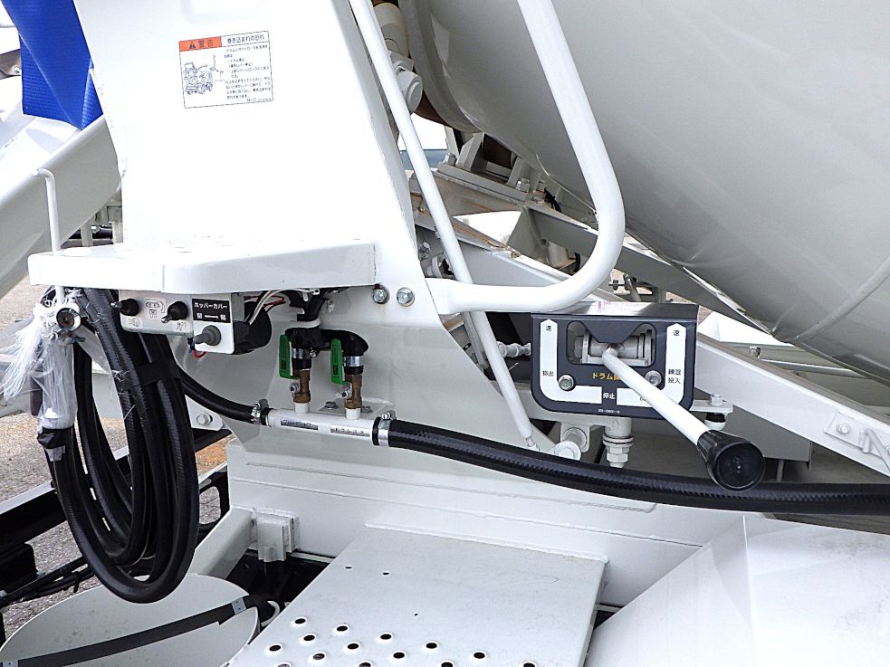 運転席側の操作レバーです。|いすゞ フォワード 2PG-FTR90U4の写真11