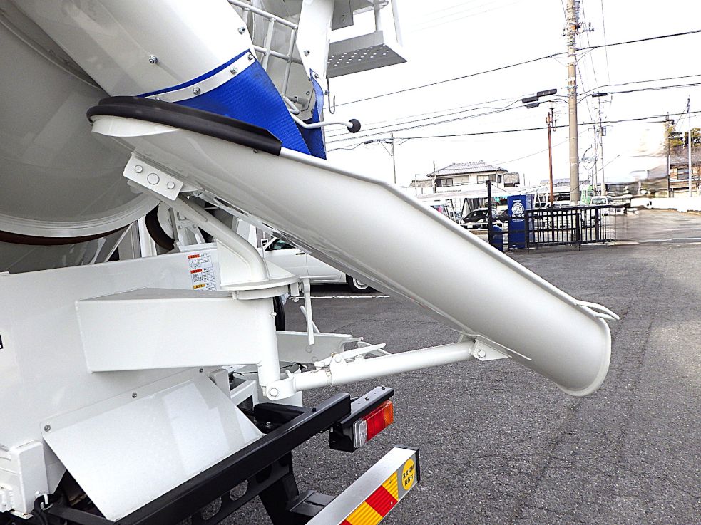 シューターは手動式です。|いすゞ フォワード 2PG-FTR90U4の写真14