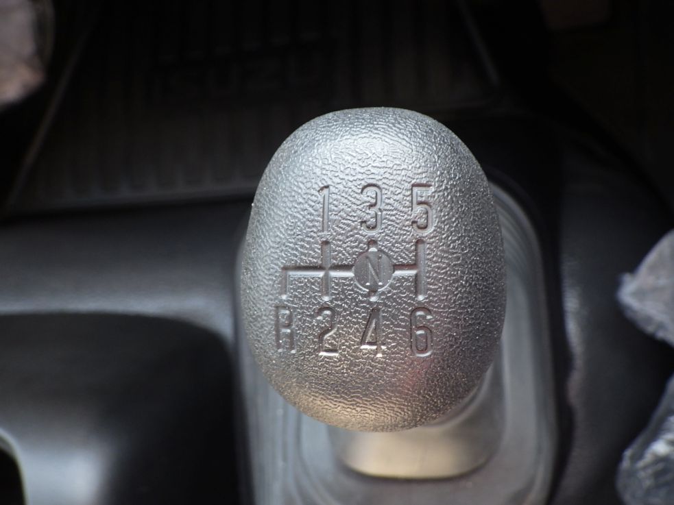 MT6速です。|いすゞ フォワード 2PG-FTR90U4の写真26