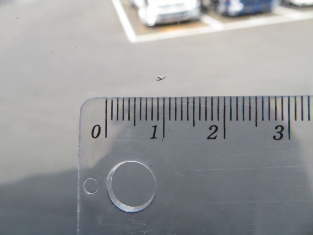 フロントガラス運転席側に小キズがあります。|日野 プロフィア QDG-SS1EKDAの写真13