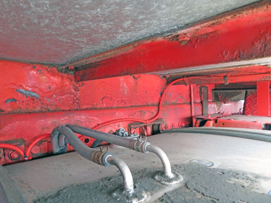 サブフレーム及びフレームにサビがあります。|日野 プロフィア QDG-SS1EKDAの写真16