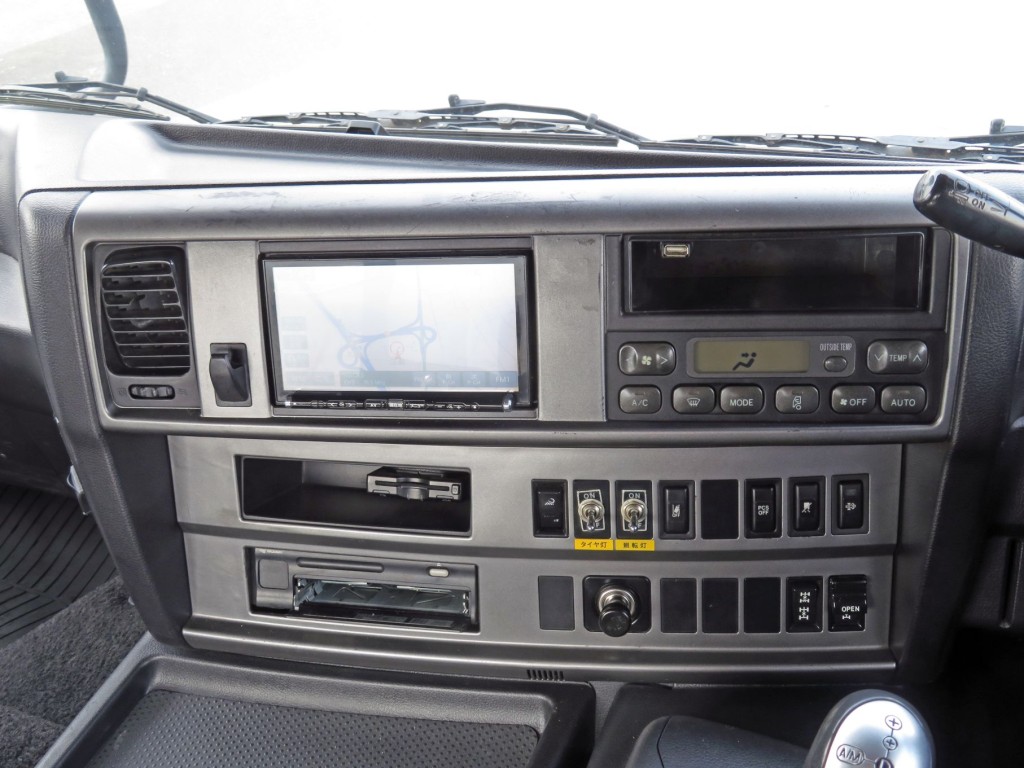 インパネ周りの状態です。|日野 プロフィア QDG-SS1EKDAの写真27