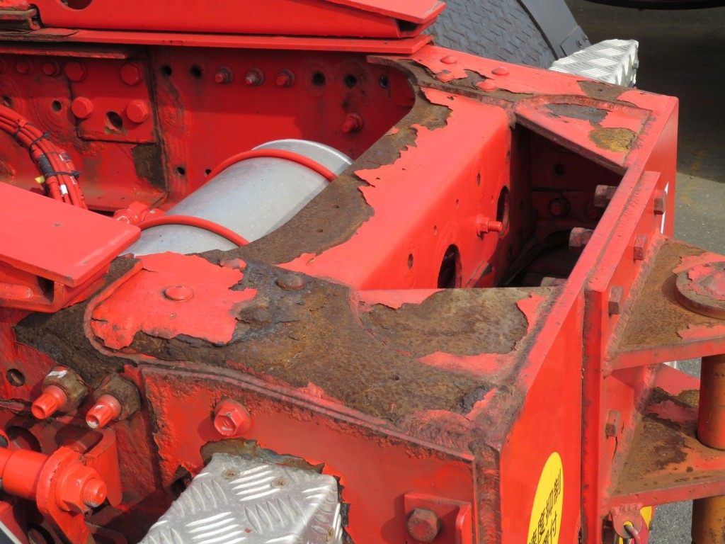 クロスメンバー上面周辺にサビがあります。|日野 プロフィア QDG-SS1EKDAの写真40