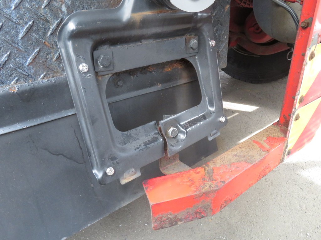 ナンバーステーに割れがあります。|日野 プロフィア QDG-SS1EKDAの写真42