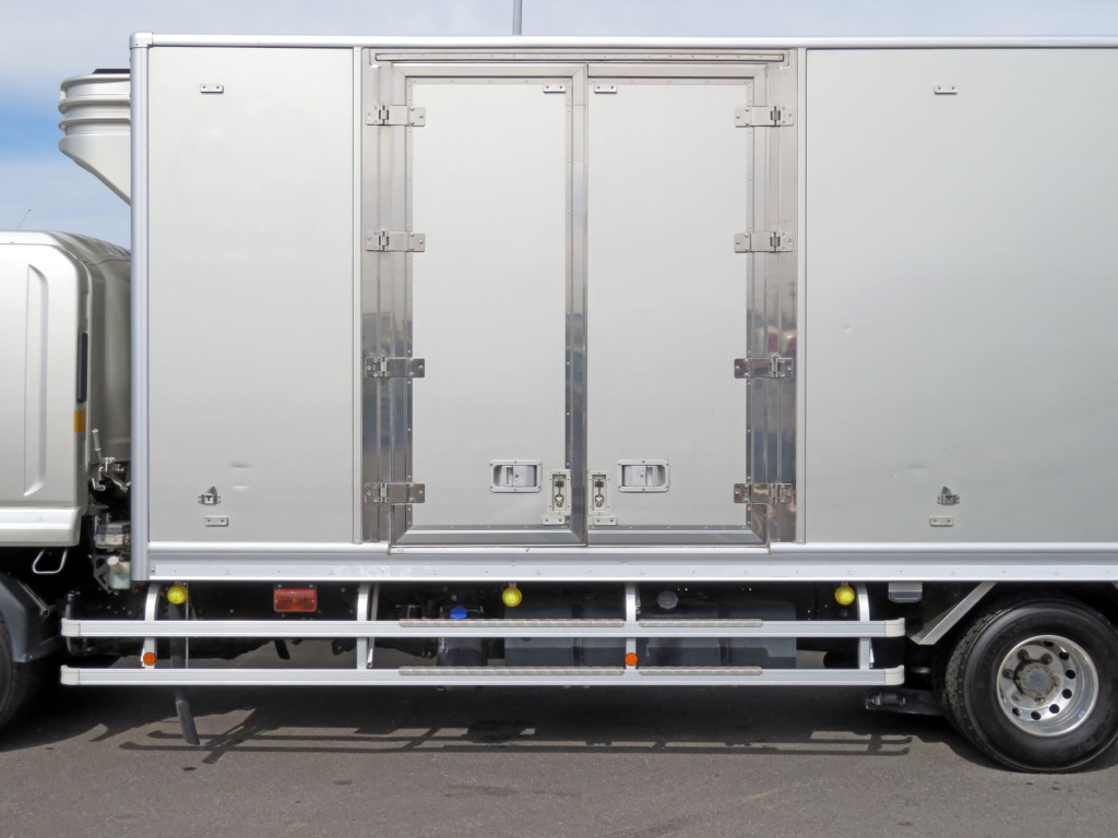 サイドドア付きです。|いすゞ フォワード 2RG-FSR90T2の写真8