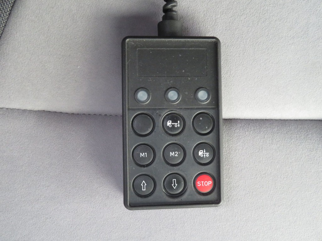 エアサスのコントローラーです。|いすゞ フォワード 2RG-FSR90T2の写真20