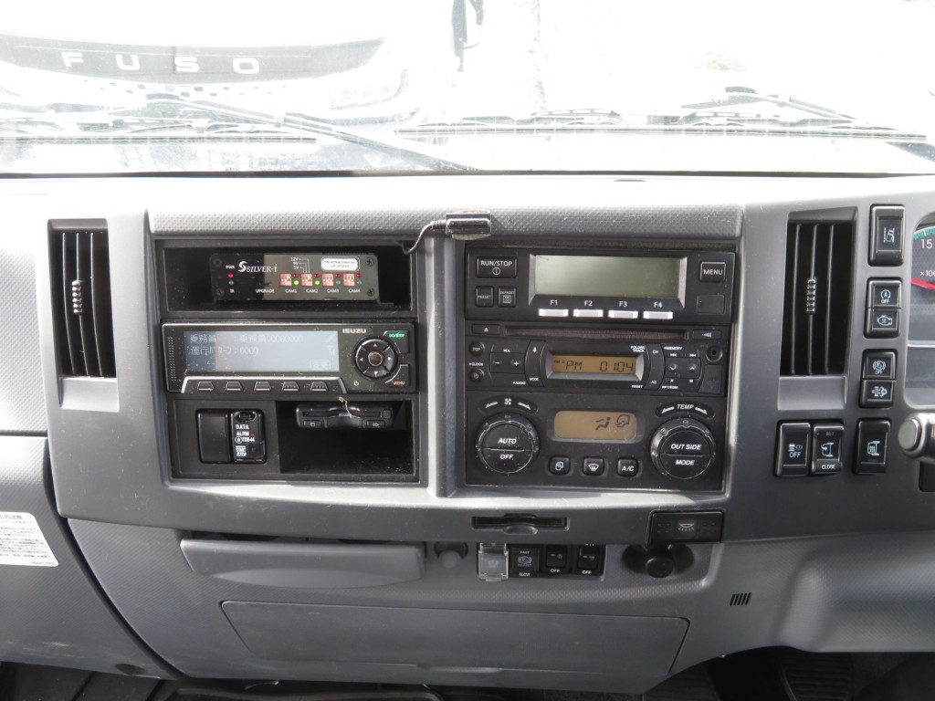 インパネ周りの状態です。|いすゞ フォワード 2RG-FSR90T2の写真27