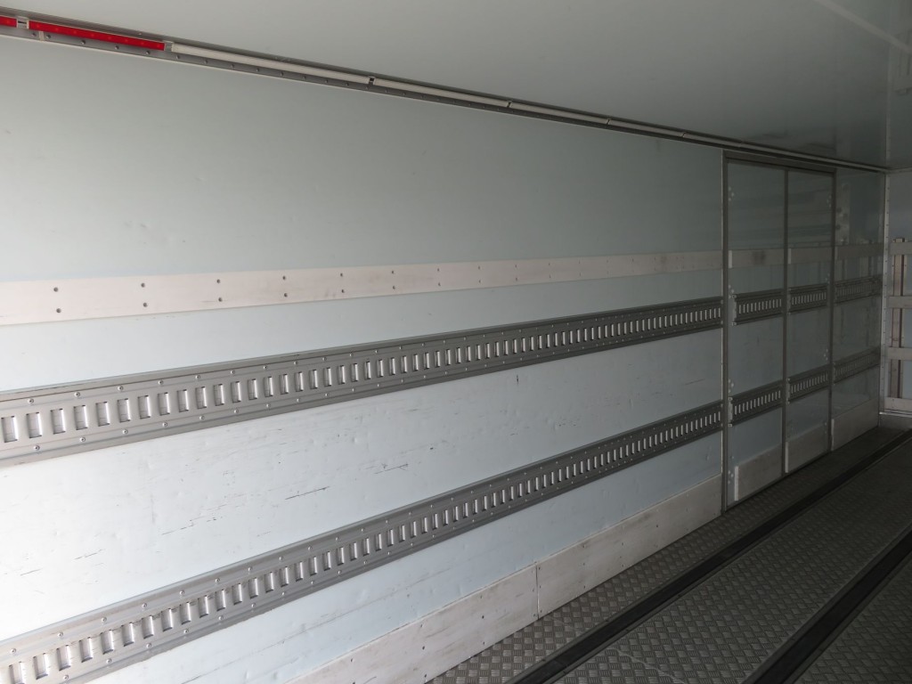 庫内側面の状態です。|いすゞ フォワード 2RG-FSR90T2の写真44