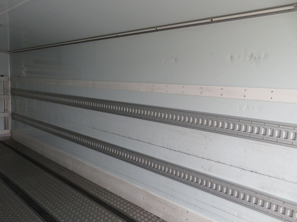 庫内側面の状態です。|いすゞ フォワード 2RG-FSR90T2の写真45