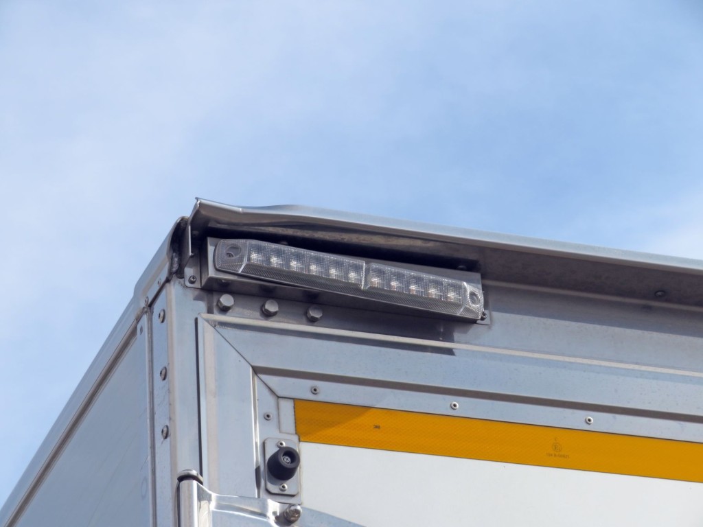 雨どいに曲がりがあります。|いすゞ フォワード 2RG-FSR90T2の写真47