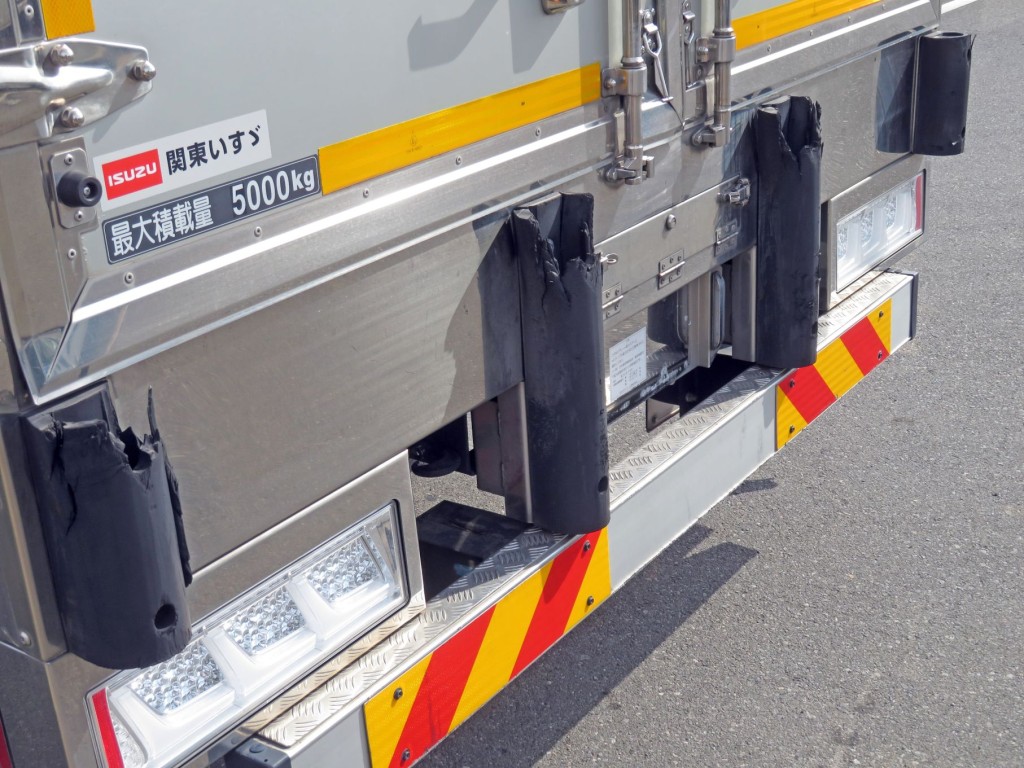 ホームストッパーのゴムが破損しています。|いすゞ フォワード 2RG-FSR90T2の写真50