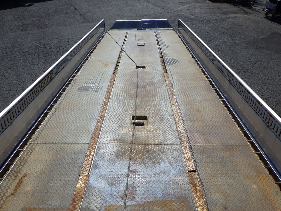 床の状態です。(縞鉄板です）|三菱 スーパーグレート 2KG-FS74HZの写真9