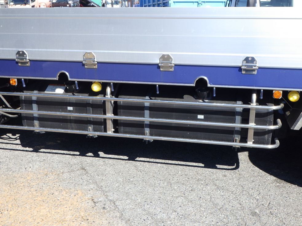 燃料タンクは３００LX２００Lです。|三菱 スーパーグレート 2KG-FS74HZの写真19