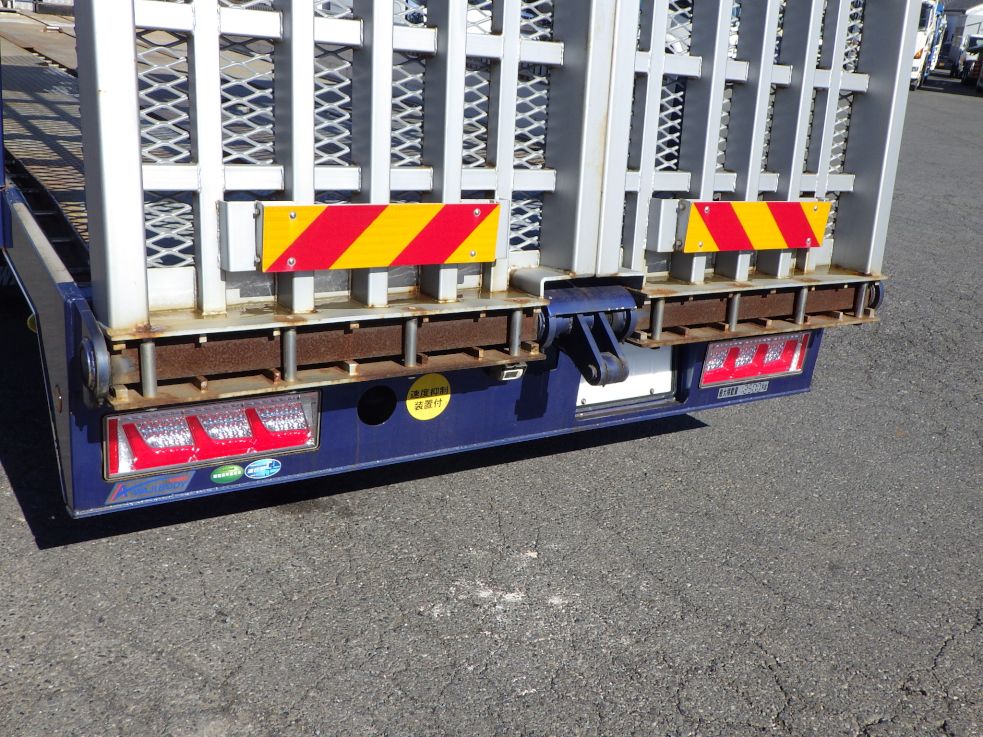 リヤ周りにサビがあります。|三菱 スーパーグレート 2KG-FS74HZの写真31