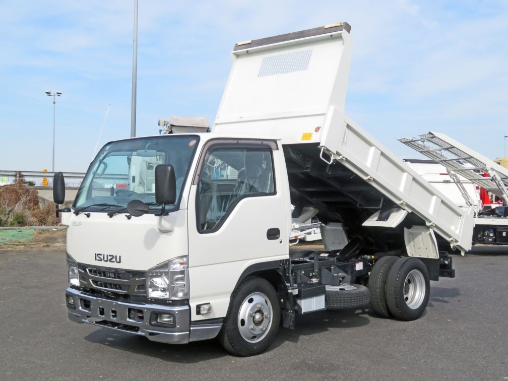 いすゞ エルフ 2RG-NKR88AD(2WD)の写真1