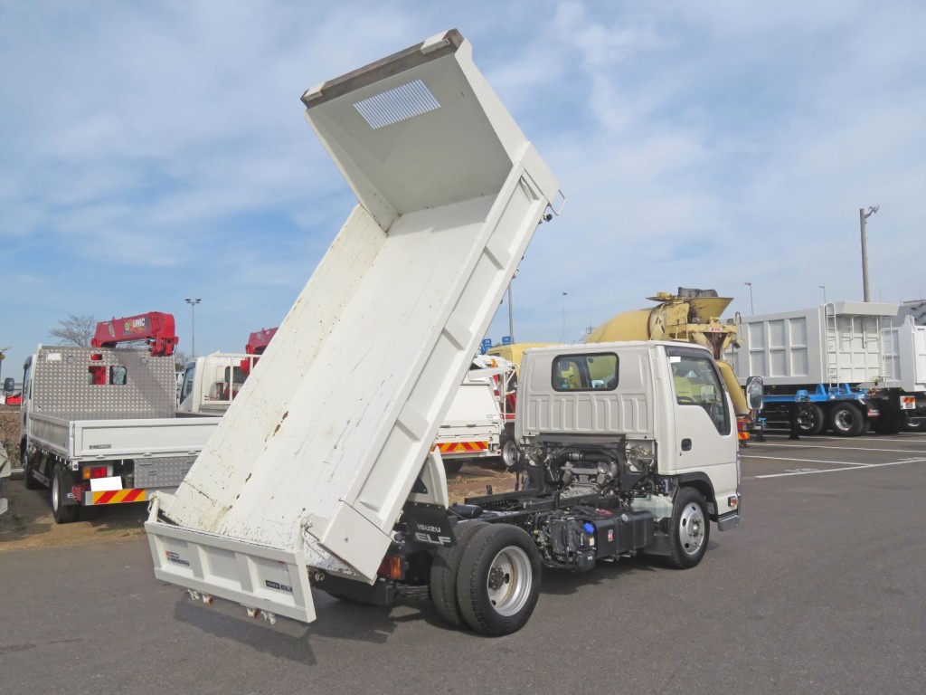 いすゞ エルフ 2RG-NKR88AD(2WD)の写真4