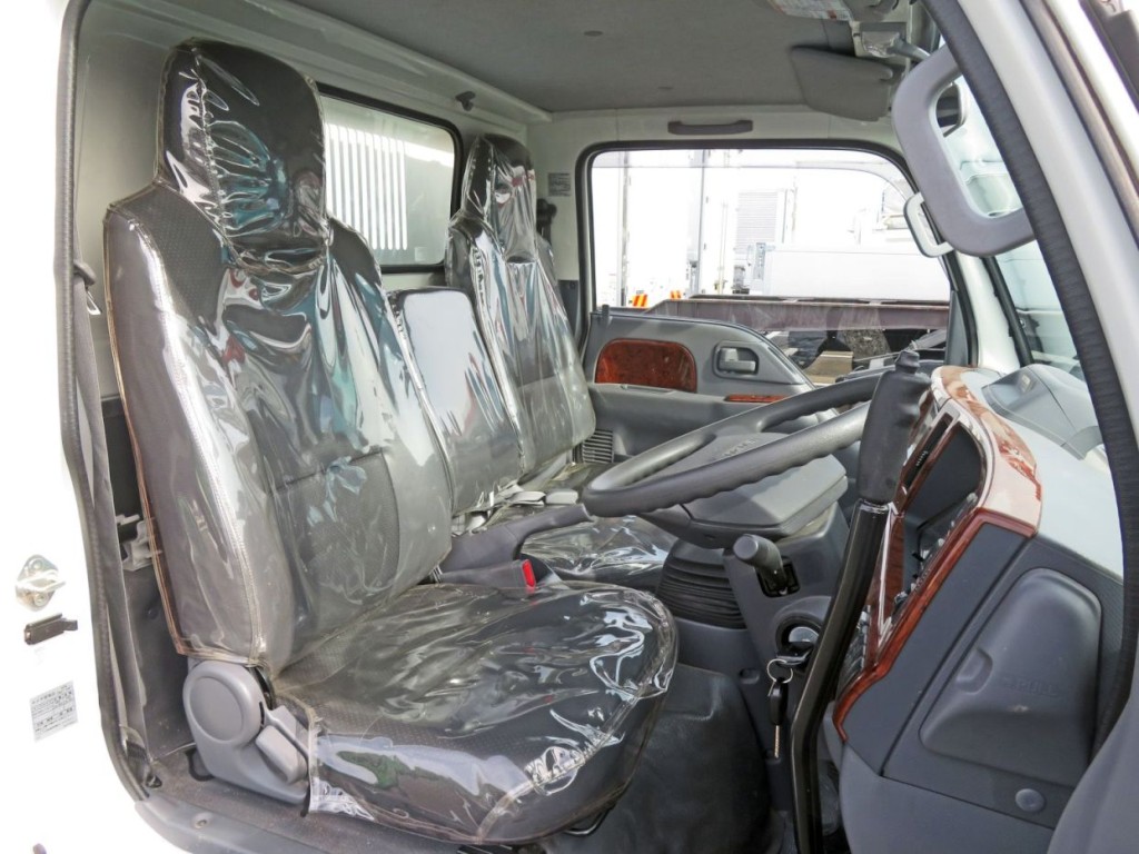 いすゞ エルフ 2RG-NKR88AD(2WD)の写真6