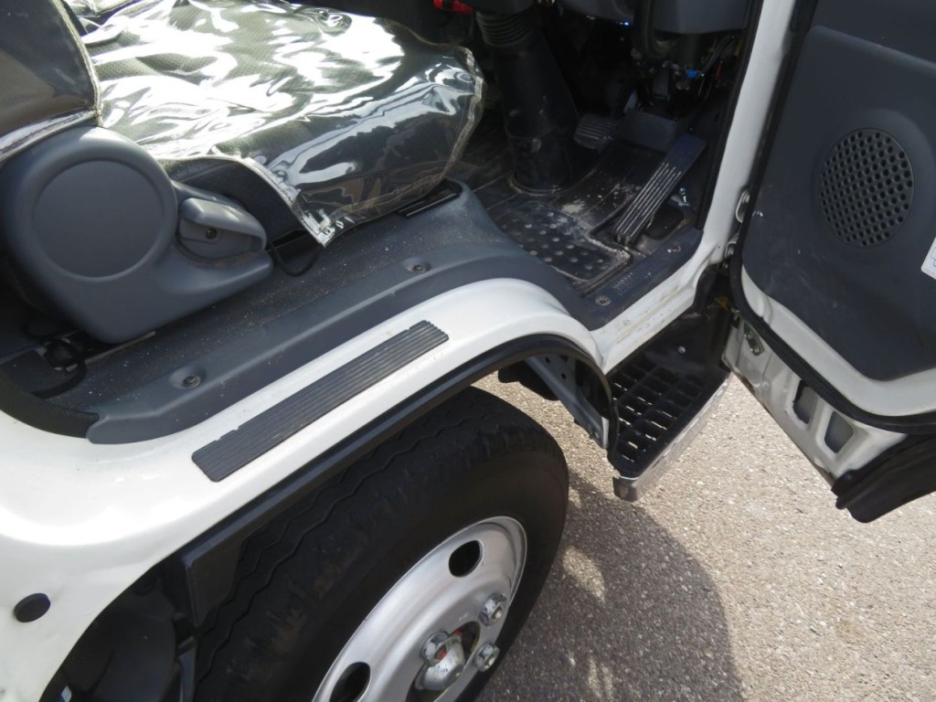 いすゞ エルフ 2RG-NKR88AD(2WD)の写真21