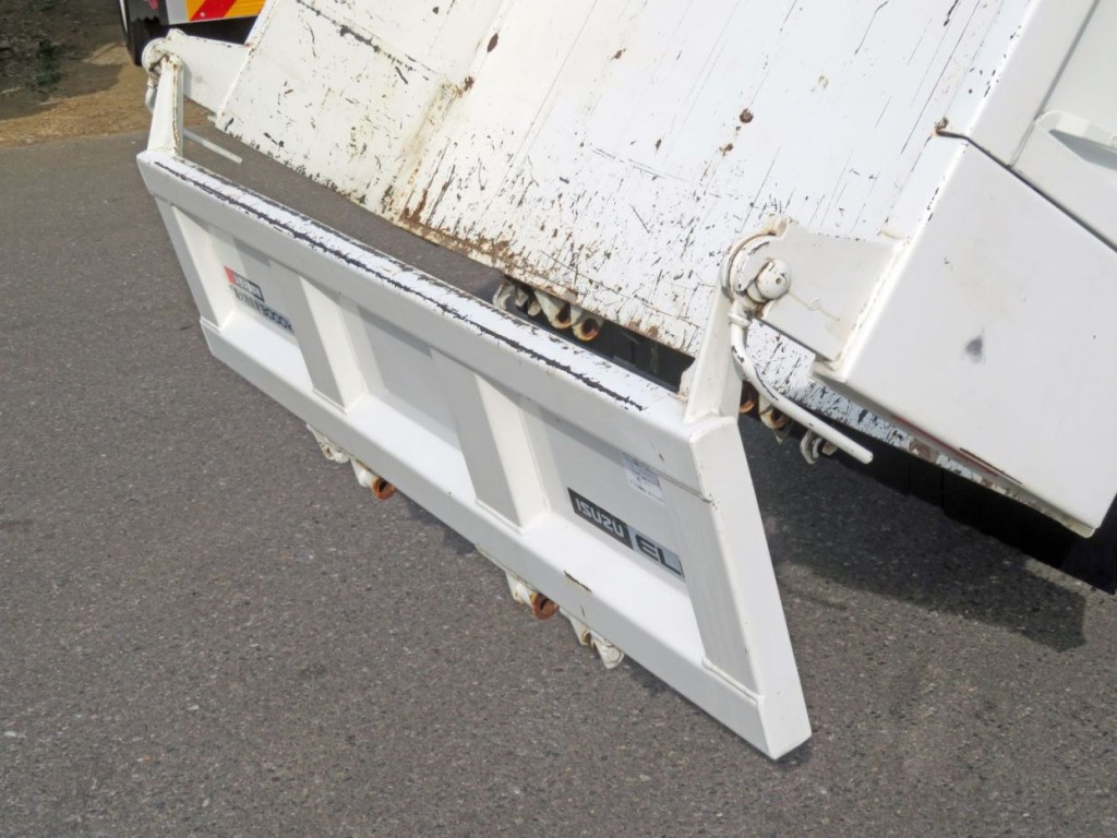 いすゞ エルフ 2RG-NKR88AD(2WD)の写真48