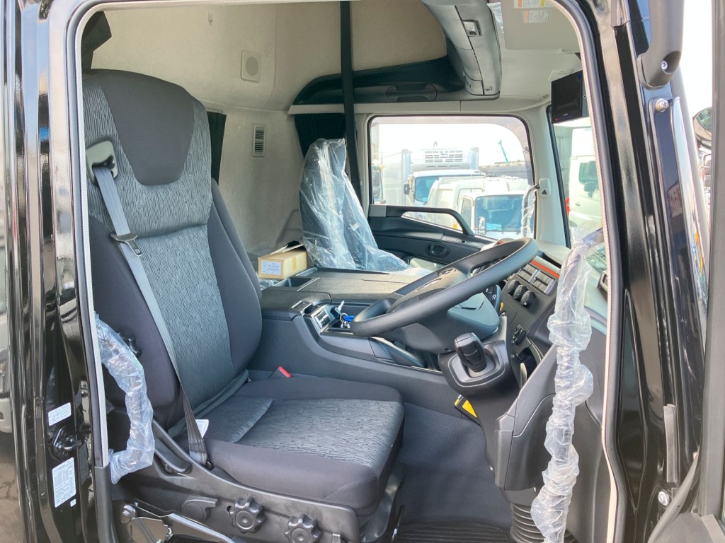 乗車定員は2名です。|三菱 スーパーグレート 2PG-FV80VXの写真5