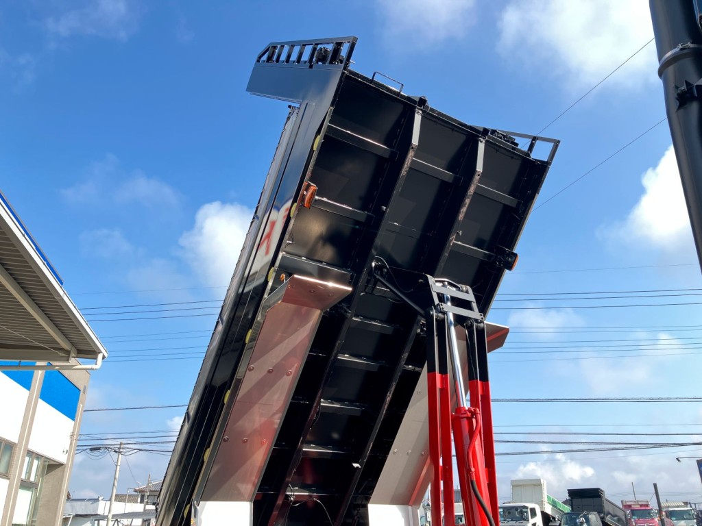 ボデー裏側の状態です。|三菱 スーパーグレート 2PG-FV80VXの写真12