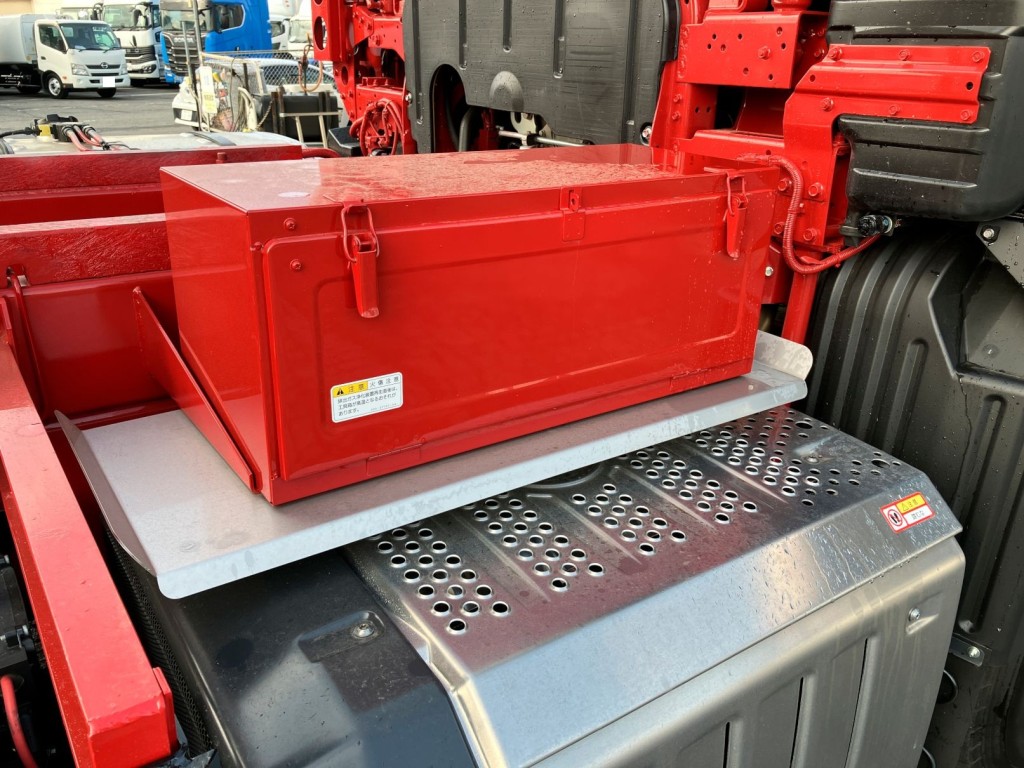 工具箱は鉄製です。|三菱 スーパーグレート 2PG-FV80VXの写真16