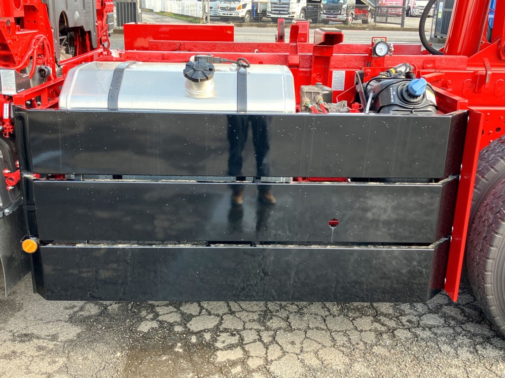 燃料タンクは300Lアルミ製です。|三菱 スーパーグレート 2PG-FV80VXの写真23