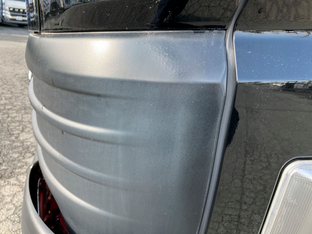 助手席側コーナーグリルに歪みがあります。|三菱 スーパーグレート 2PG-FV80VXの写真38