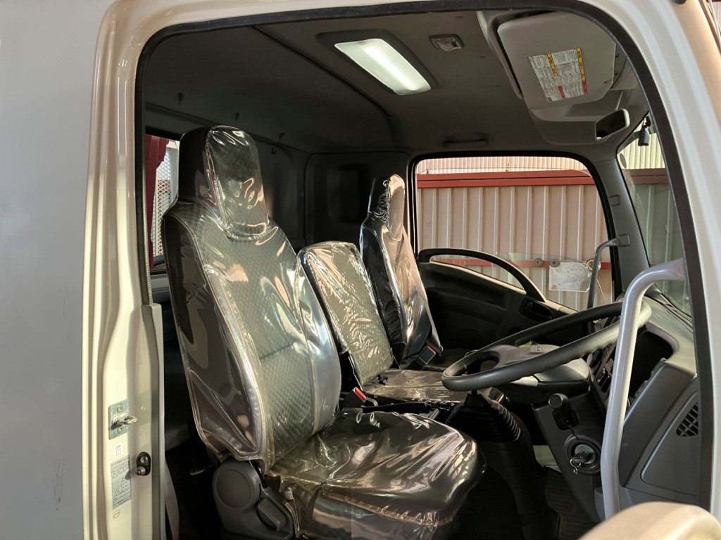 いすゞ フォワード 2RG-FRR90S2(2WD)の写真5