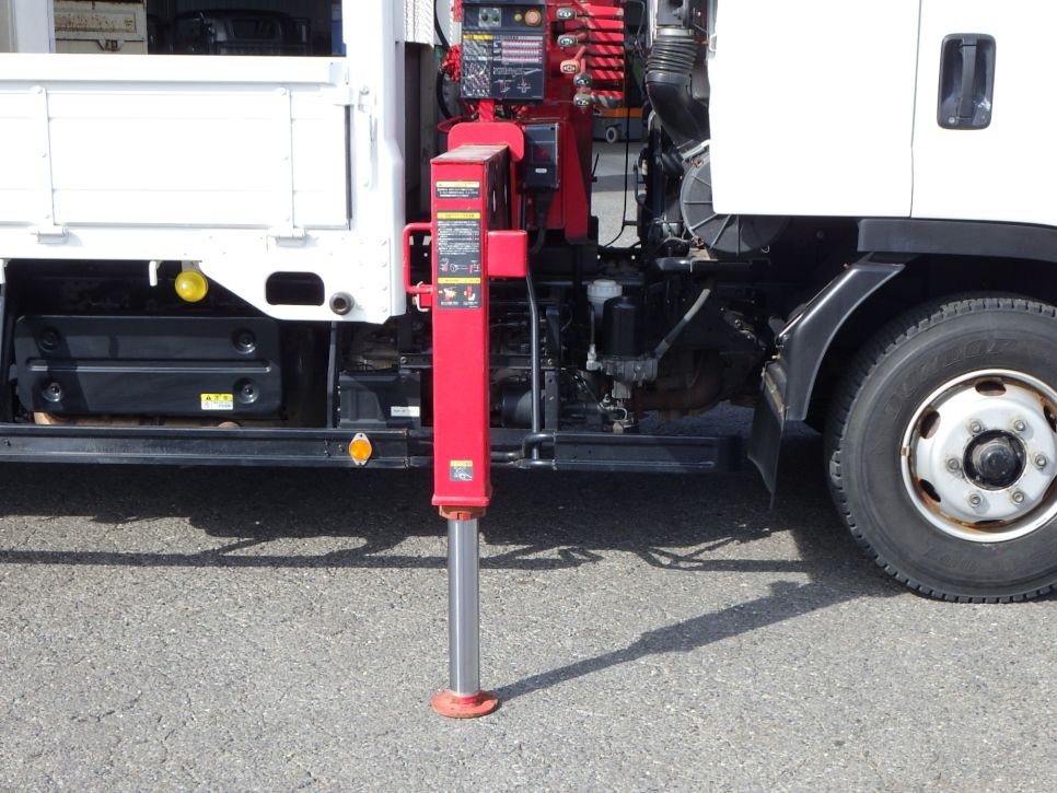 アウトリガーは差し違い式です。|いすゞ フォワード 2RG-FRR90S2(2WD)の写真11