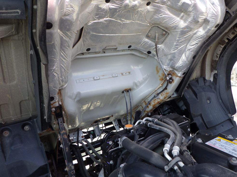 キャブ裏側にサビがあります。|いすゞ フォワード 2RG-FRR90S2(2WD)の写真29