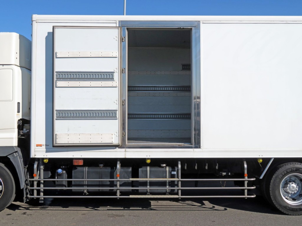 サイドドアを開いた状態です。|日野 プロフィア QPG-FR1EXEGの写真9