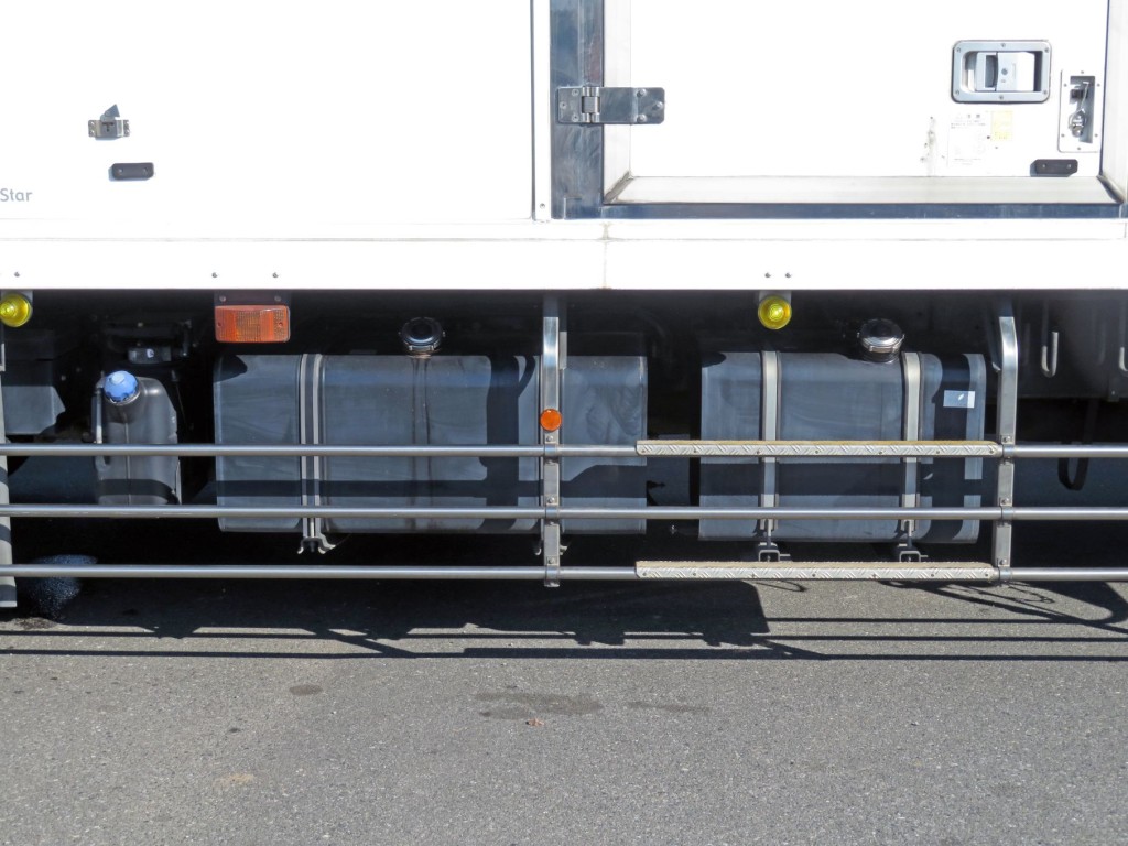 燃料タンクは300Lと200Lです。|日野 プロフィア QPG-FR1EXEGの写真20