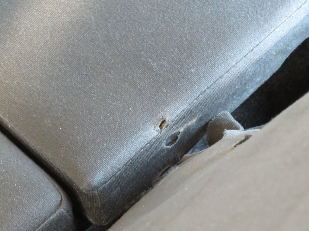 ベッドマットに破れ箇所があります。|日野 プロフィア QPG-FR1EXEGの写真38