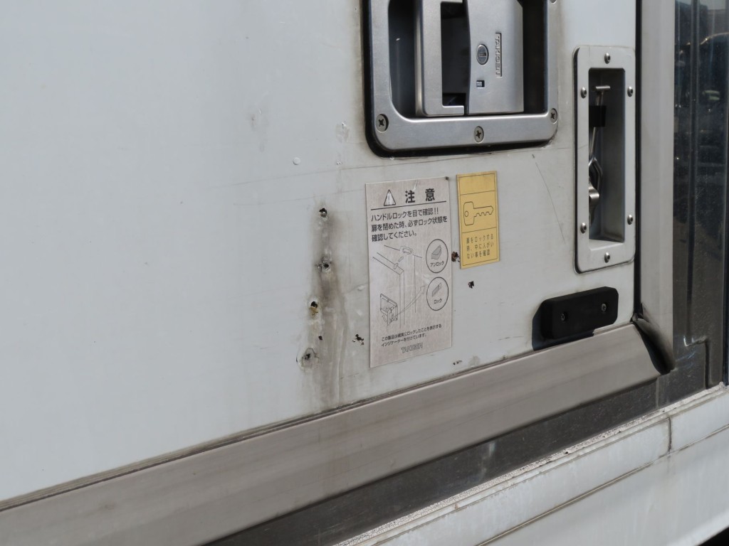 サイドドアの扉に腐食・穴あき箇所があります。|日野 プロフィア QPG-FR1EXEGの写真42