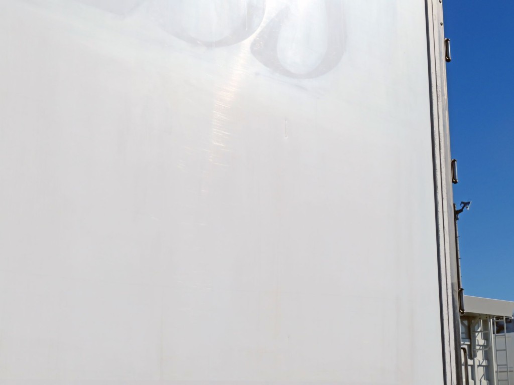 側面パネル後方にハンマーロックの接触による軽いヘコミがあります。|日野 プロフィア QPG-FR1EXEGの写真44