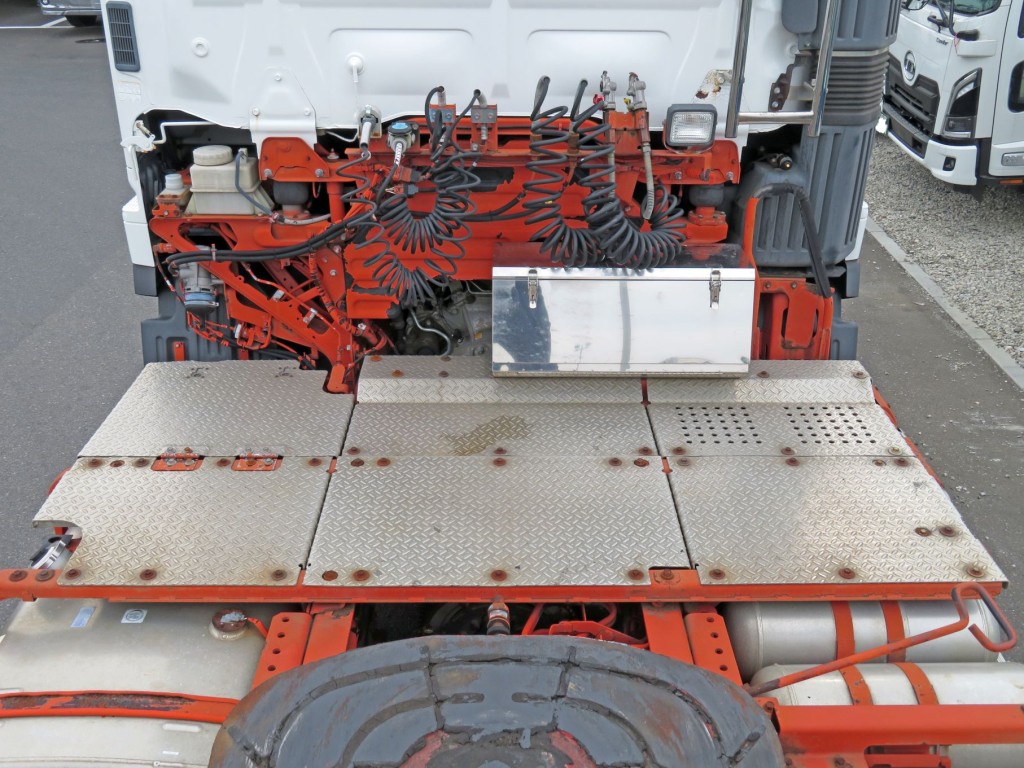 踊り場の状態です。|日野 プロフィア QPG-SH1EDDGの写真10